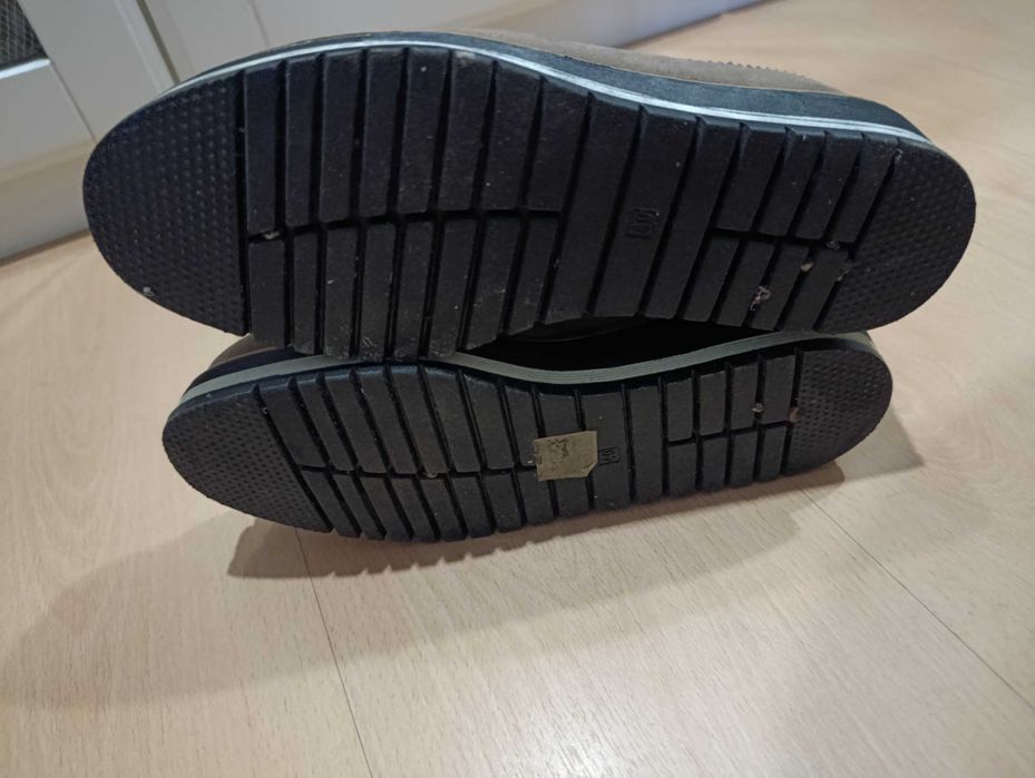 Sapatos brilhantes femininos