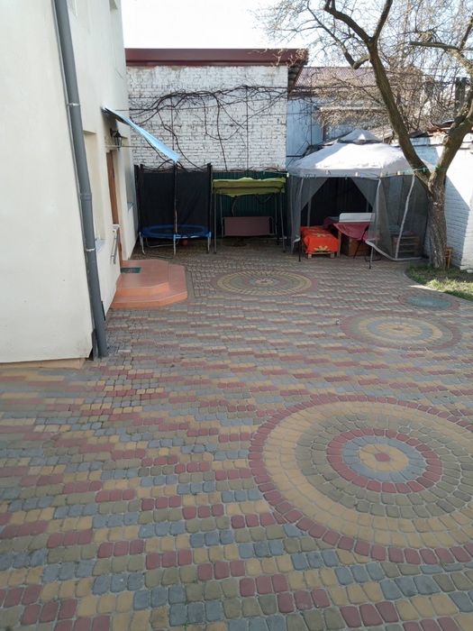 Двохповерховий особняк подобово