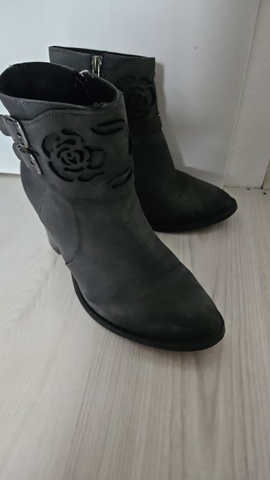 Szare czarne buty botki 38 na obcasie zimowe