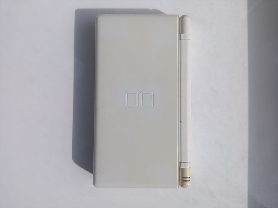 Приставка Нинтендо ДС лайт белого цвета с тайпси