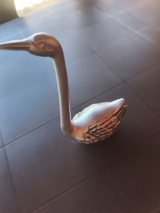 Cisne em estanho