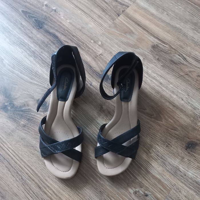 Босоніжки шкіряні