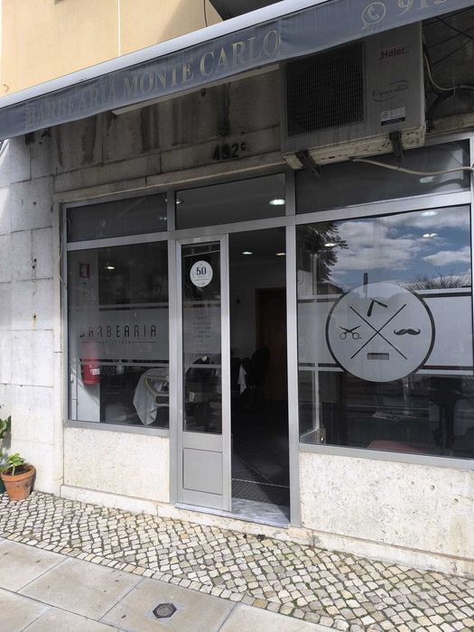 Barbearia com mais de 50 anos de história, clientela fidelizada e pronta a faturar desde o primeiro dia