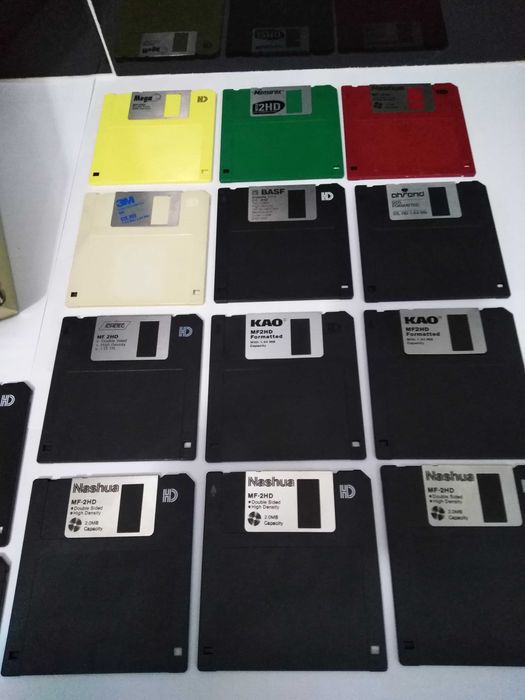 Disquetes/Disketes 20 unidades + Caixa Arquivadora com chave.