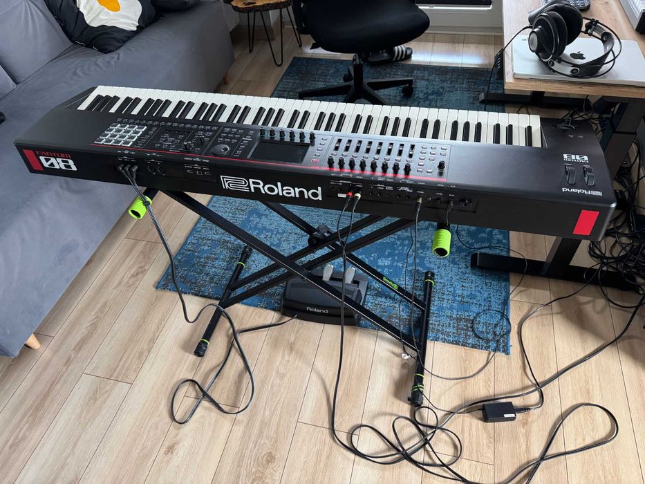Syntezator Roland Fantom 08 i pedały Roland RPU-3