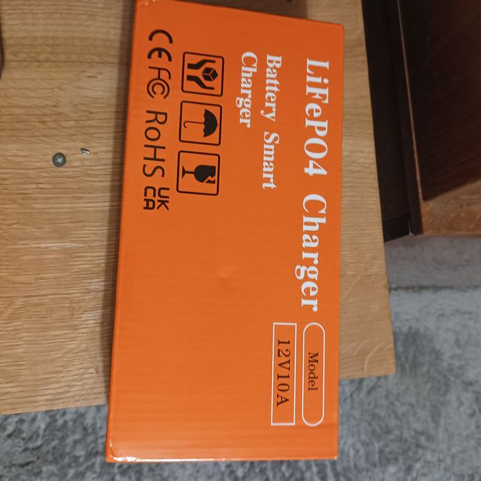 Продам зарядку Lifepo4 12v 10A