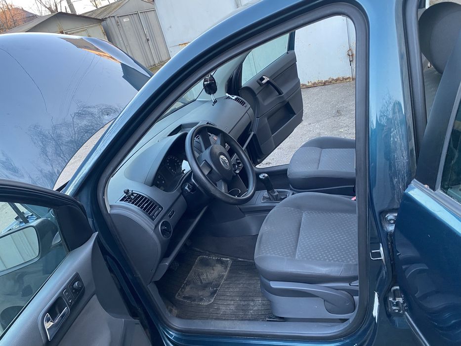 Авто Volkswagen Polo 2004