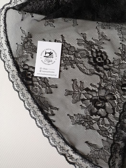 Mantylka czarna na Mszę w starym rycie, trydencką