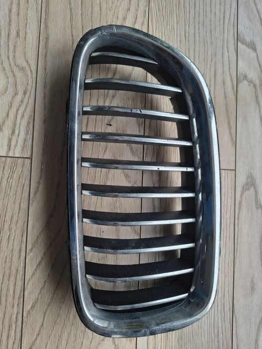 BMW seria 5 F11 Grill lewy nerka