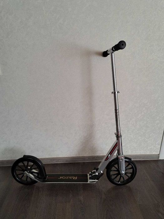 Самокат Razor A6 Srebrna бу