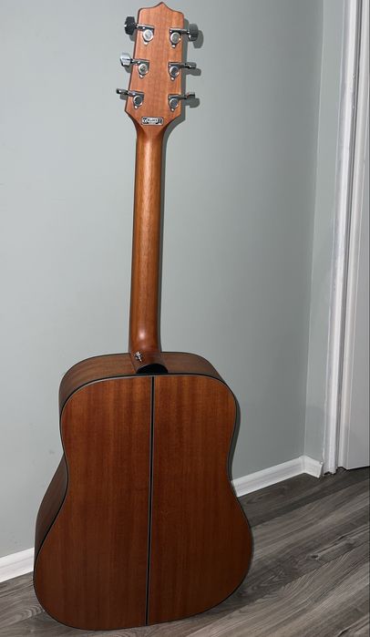 Sprzedam raz uzywana gitare akustyczną firmy TEKAMINE plus pokrowiec