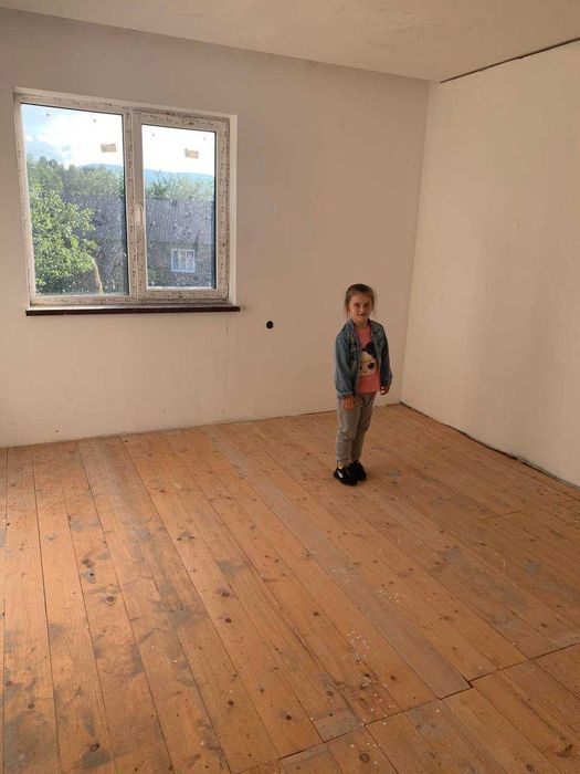 Будинок біля гір