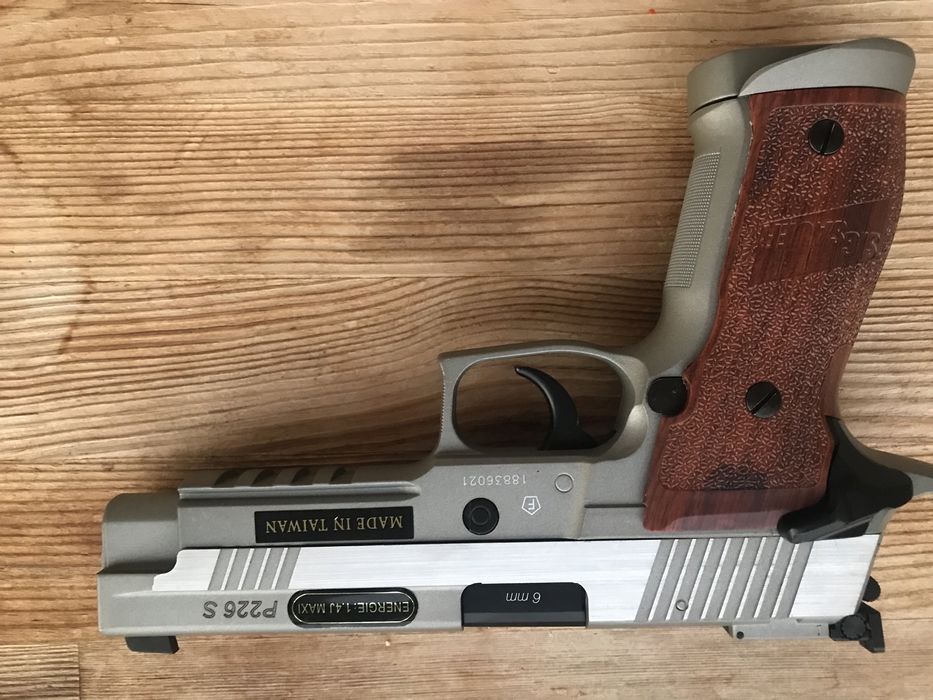 Pistola Airsoft Greengás SIG P226X5-Strike Warrior Tokyo Marui NOVA