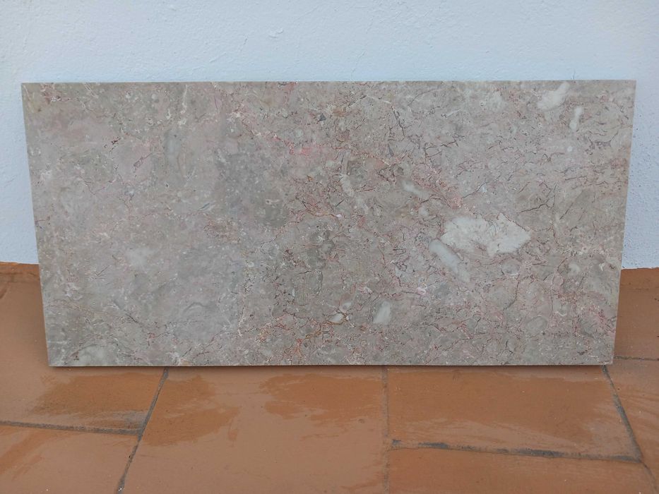 Mesa de centro de sala em cerejeira