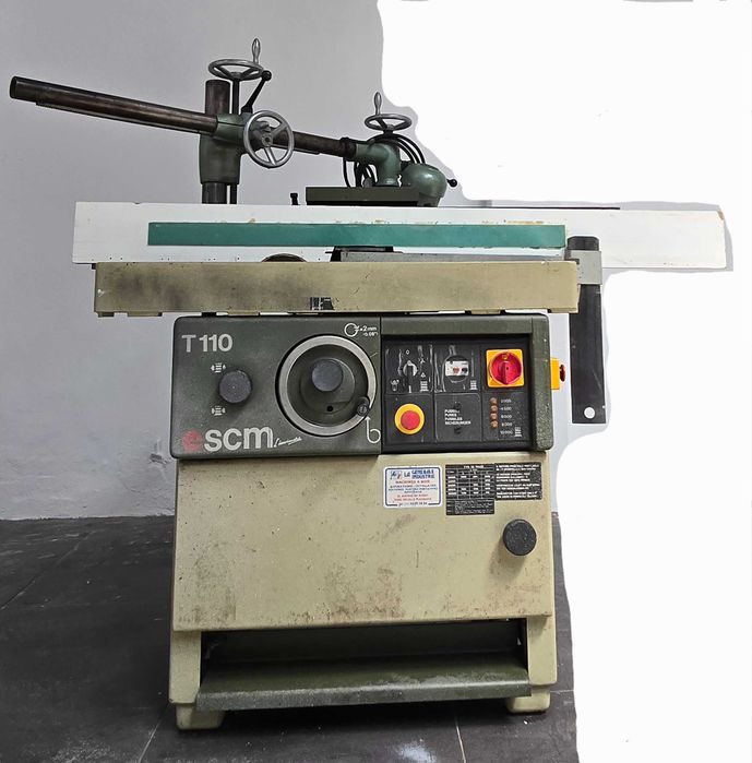 Tupia de eixo vertical SCM T110