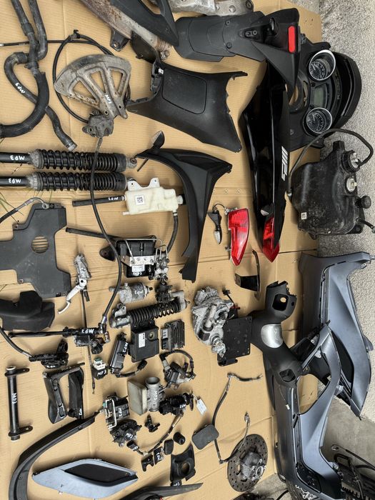 Piaggio Mp3 części licznik pompa moduł wtrysk stacyjka cewka piasta