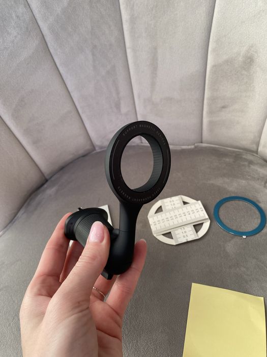 Магнітний тримач телефону в автомобіль