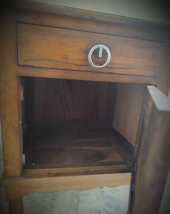 Mesinha cabeceira madeira, única