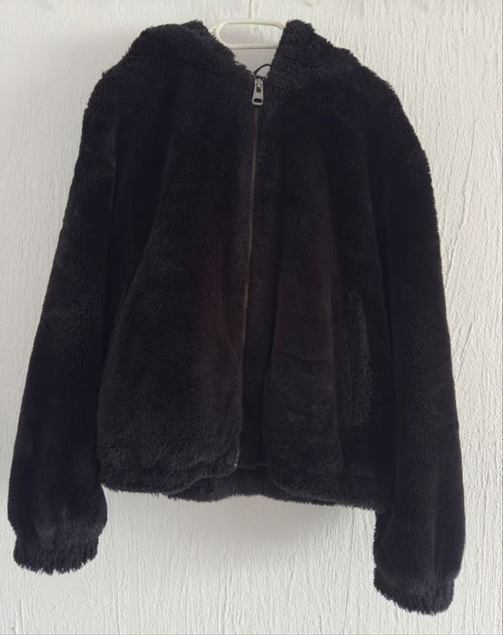 Czarne futro XL oversize ciepłe płaszcz Pull&Bear