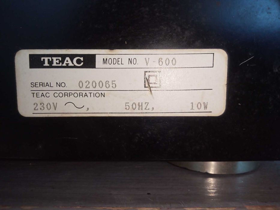 Касетная дека TEAC V-600