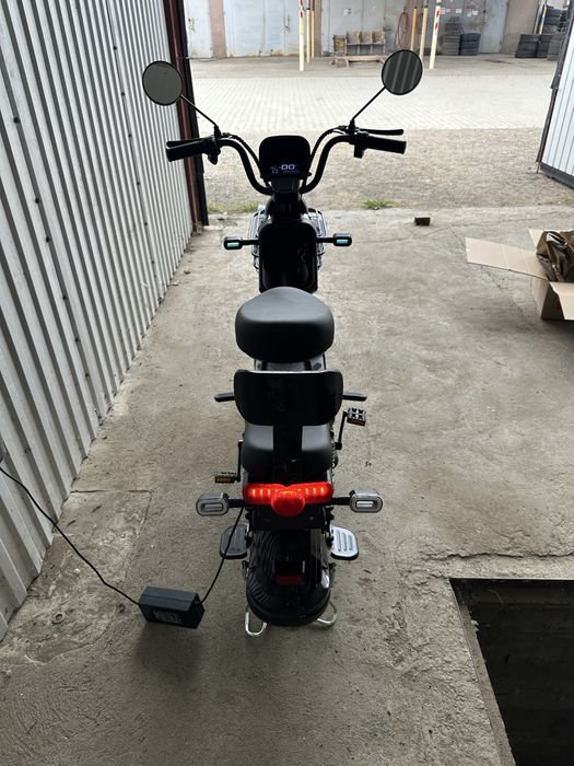 Продам  Електросамокат ATLAS Elegant Black новий