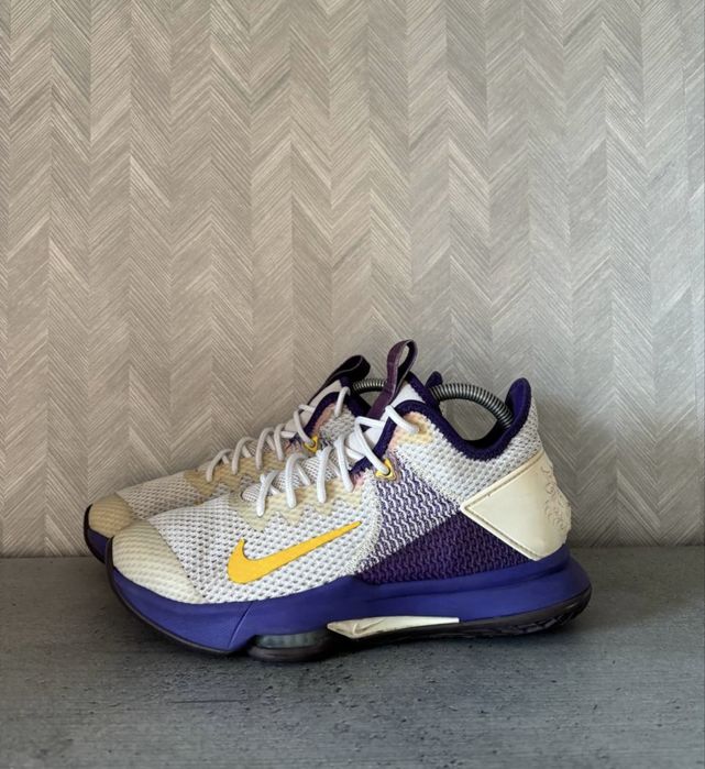 Кросівки Nike LeBron Witness 4