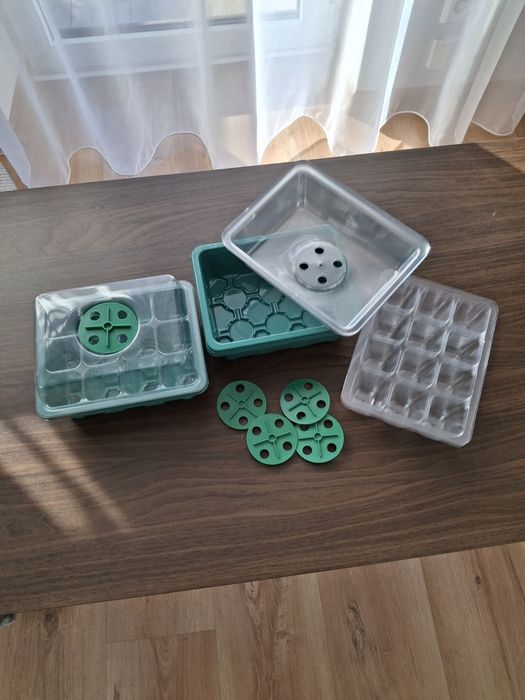 Mini szklarnia do siewu nasion