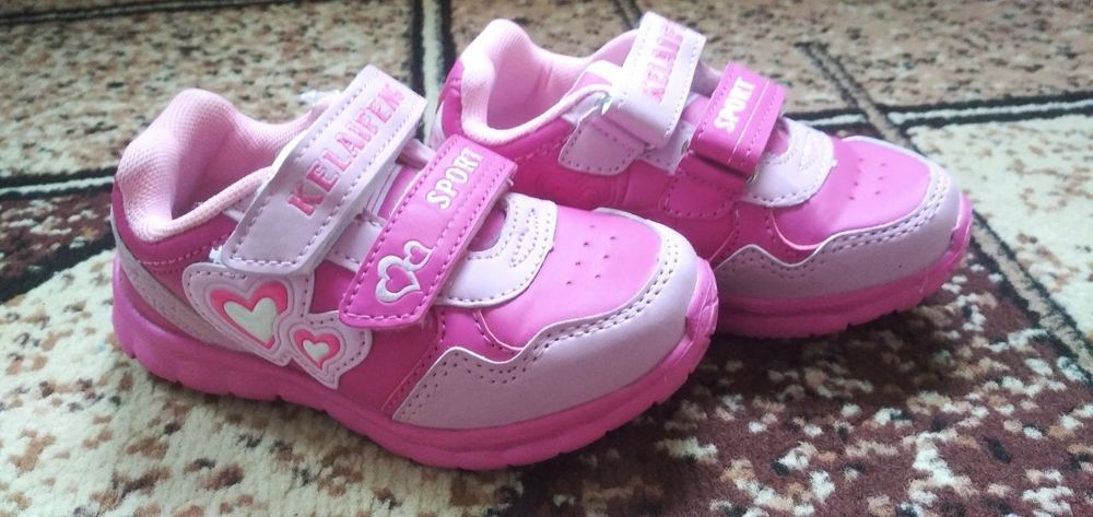 Детские кроссовки на девочку