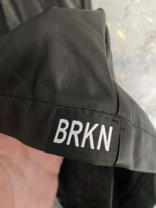 Стильні штани з екошкіри від молодіжного бренду brkn.