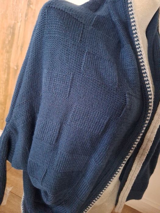Sweterek Fobya oversize uniwersalny niebieski stan jak nowy