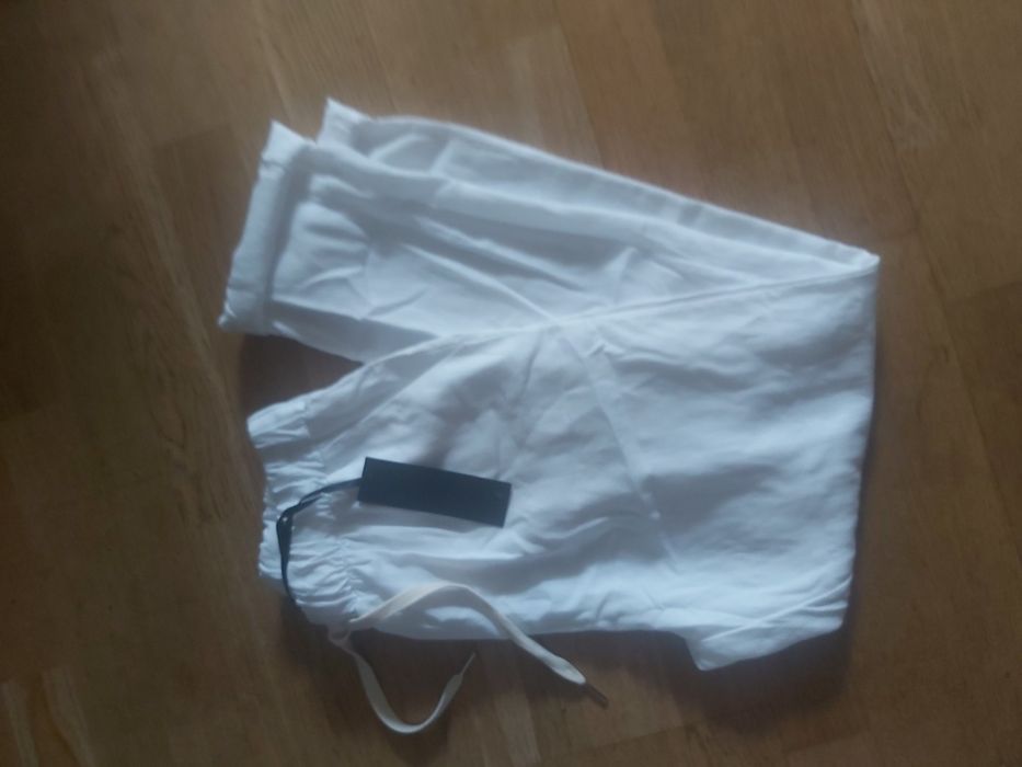 Białe spodnie z wiskozy S/M