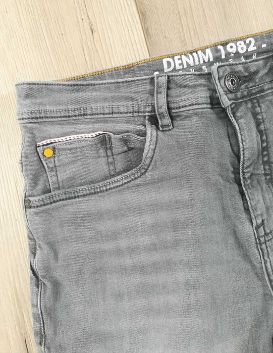 Męskie krótkie spodnie szary jeans M