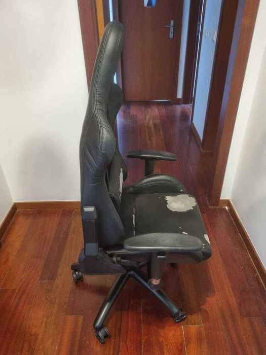 Cadeira Gaming Alpha Gamer — Com Sinais de Uso