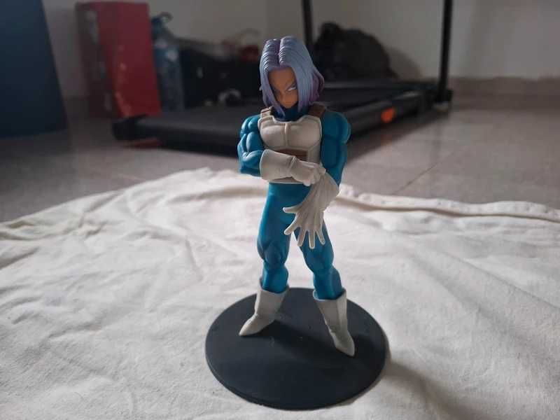 Figura Trunks Dragon Ball Z com base Colecionável
