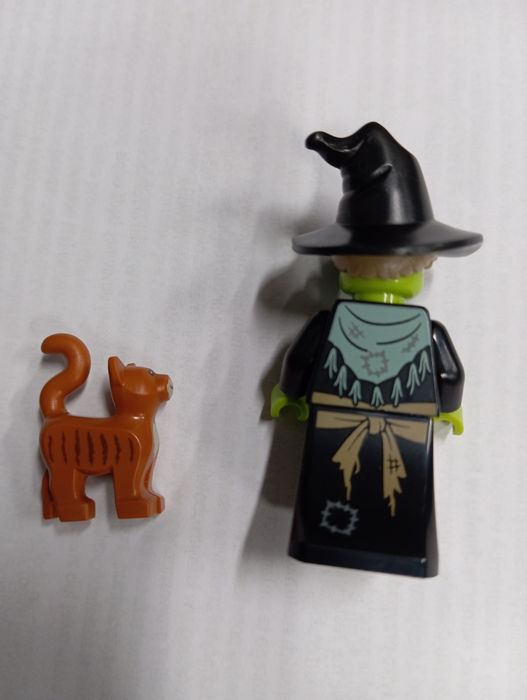 LEGO figurka czarownica, wiedźma z kotem Nowa