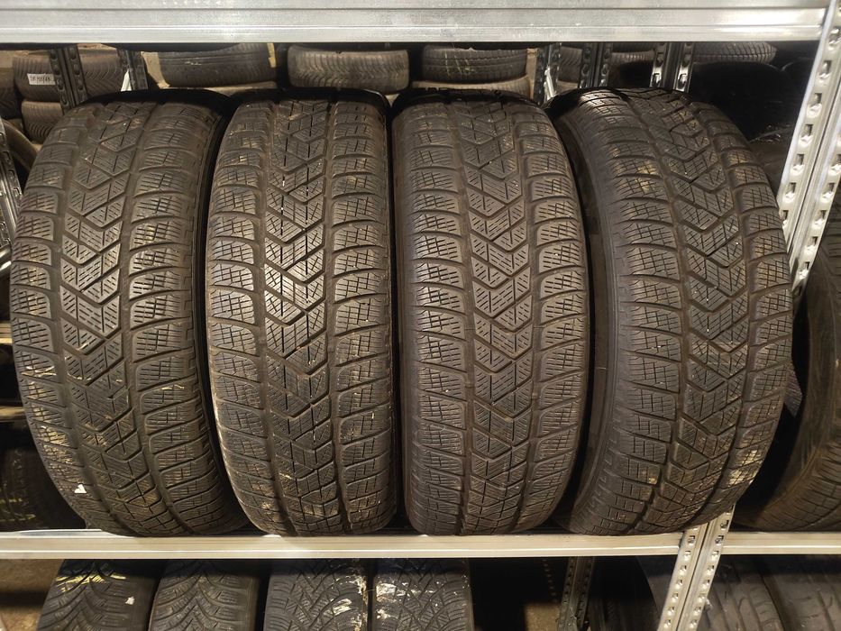 Opony zimowe uzywane 215 65 R17 Pirelli 2022 rok 4 sztuki z209