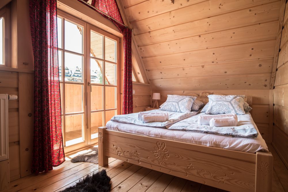 Drewniany domek w górach, Święta Bożego Narodzenia, sauna jacuzzi