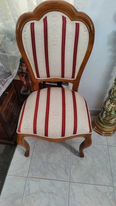 Cadeiras  estofadas Novas