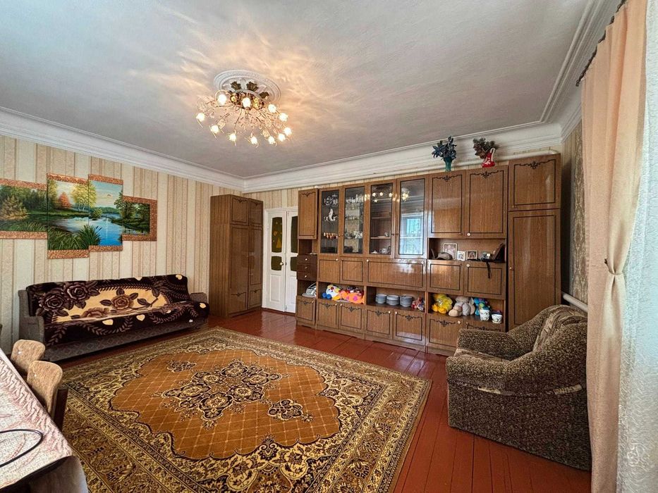 Продаж 2 поверхового будинку з гаражем і ділянкою, вул. Шевченка 15