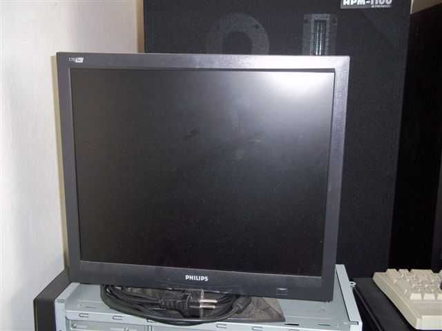 Monitor komputerowy LED złącze D-sub  17 cali