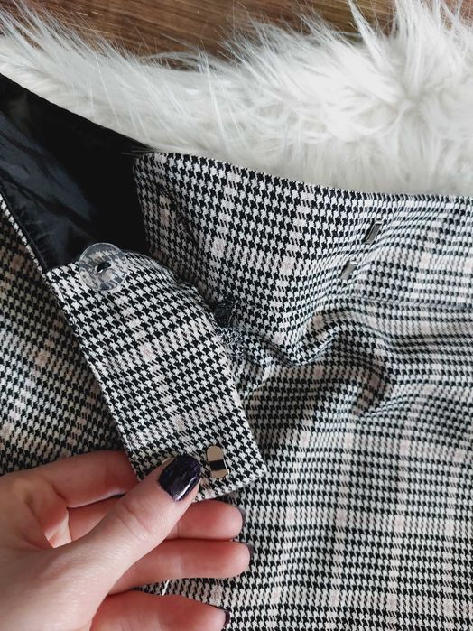 Spodnie w kratę czerń beżowe ff eleganckie garniturowe materialowe m l