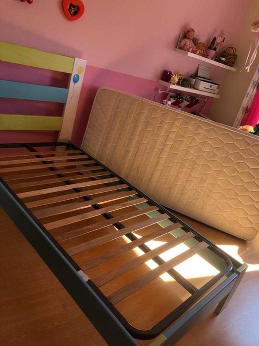 Cama criança colorida