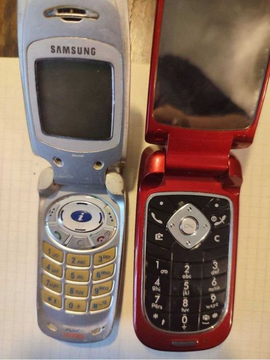 Мобільні телефони в асортименті