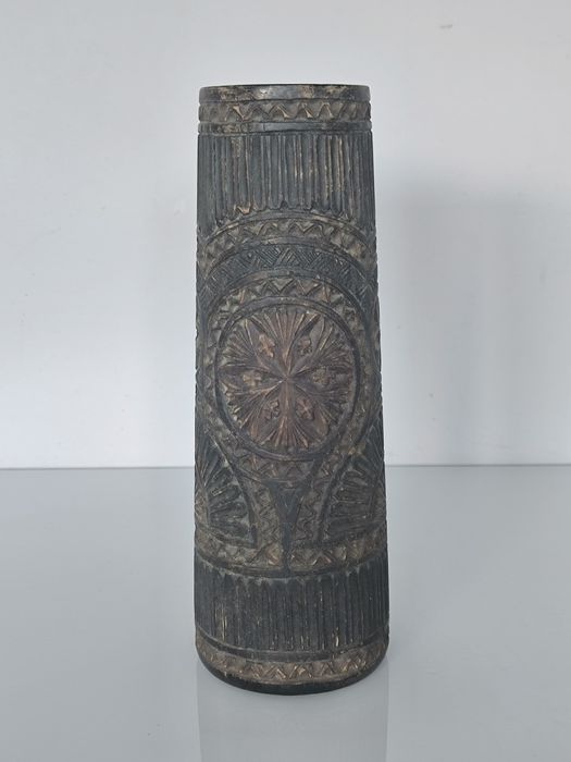 Przedwojenny wazon drewniany rzeźbiony Huculski Hucuł