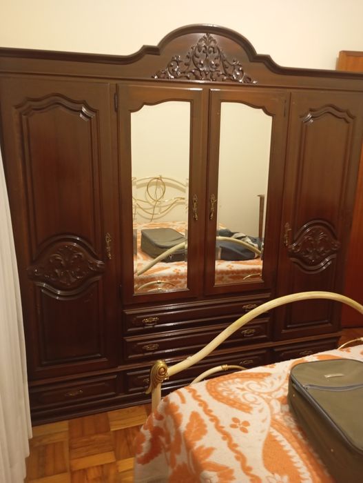 Vendo este roupeiro muito bonito bom estado