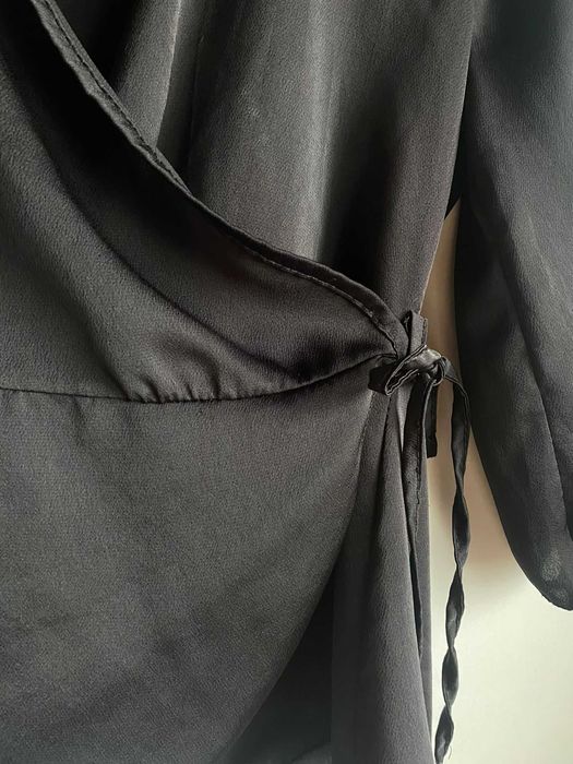 Blusa preta tipo cetim