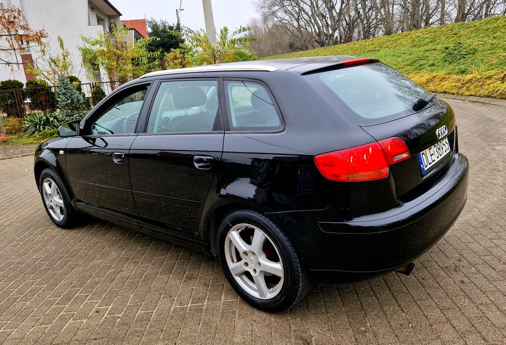 Audi A3 Sportback 1.6 Benzyna 102 km  5 Drzwi Zarejestrowana