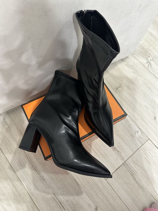 Ботильйони з гострим носом, на каблуку