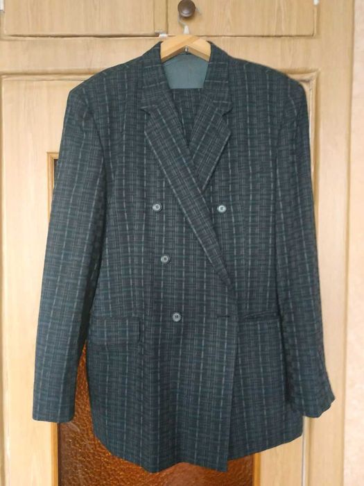 Мужской Костюм а-ля из 90-х размер 52.