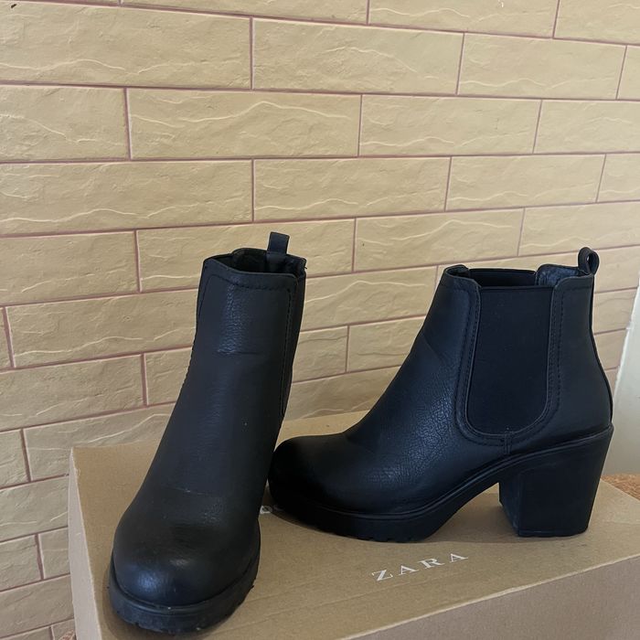 Черевики челсі на стійких підборах